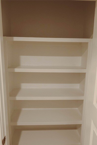 Building Photo - 16 Courageous Side Way