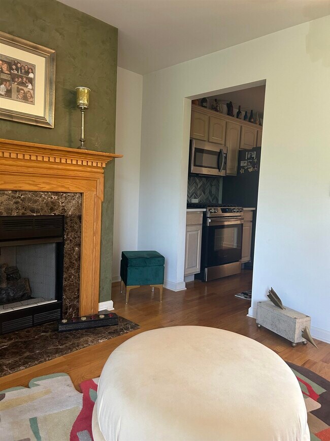 Building Photo - 302 Grand Ridge Dr