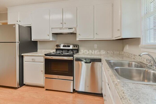 Building Photo - Charming 3 Bedroom in Williamston!