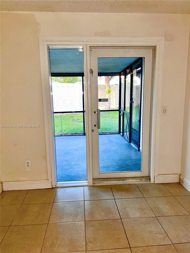 Building Photo - 1701 SW 83rd Terrace