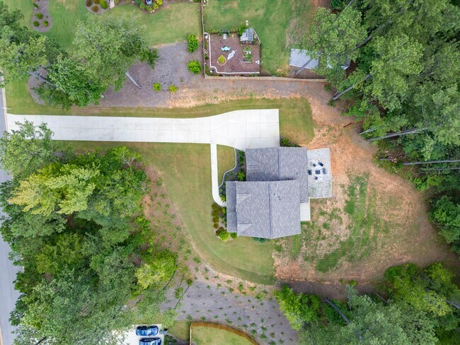 Building Photo - 2108 Charmond Dr