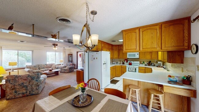 Building Photo - Fully Furnished 3 Bedroom Rental