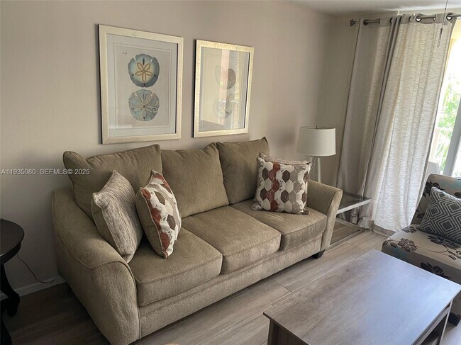 Building Photo - 19555 E Country Club Dr