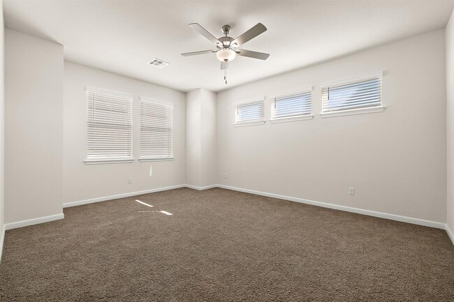 Building Photo - 604 Spindrift Ln