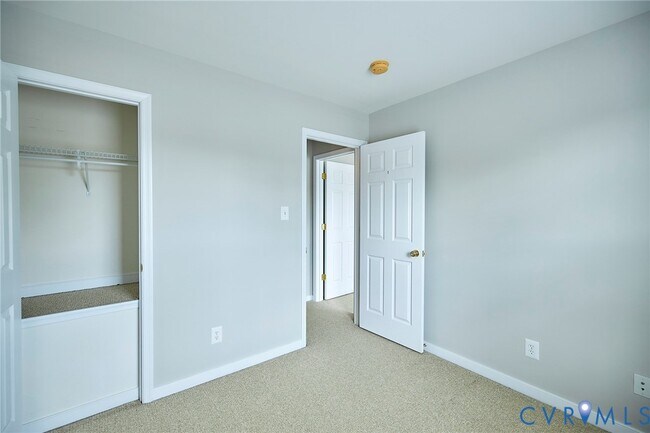 Building Photo - 315 Kingscote Ln
