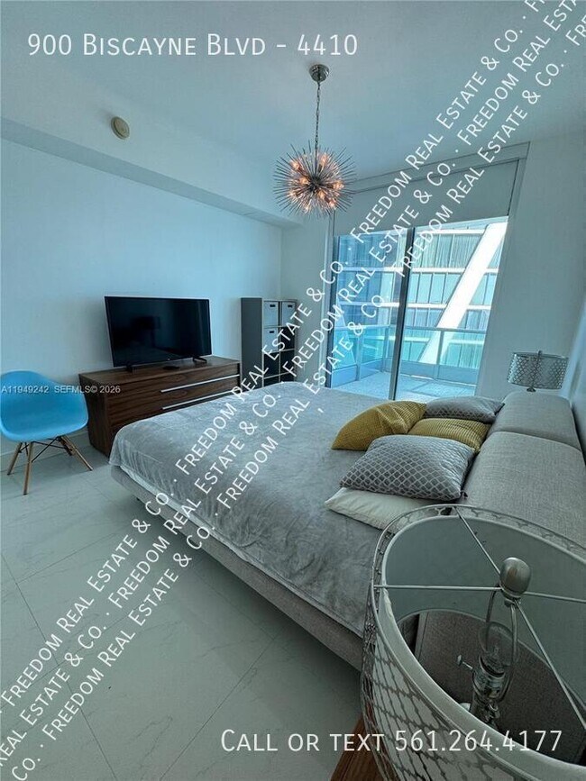 Building Photo - 900 Biscayne Blvd