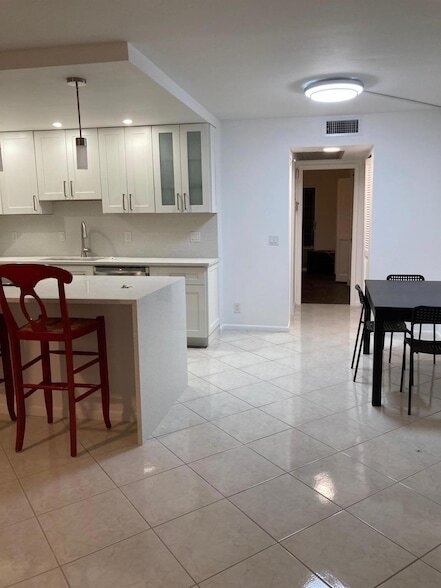 Building Photo - 2070 Yarmouth E