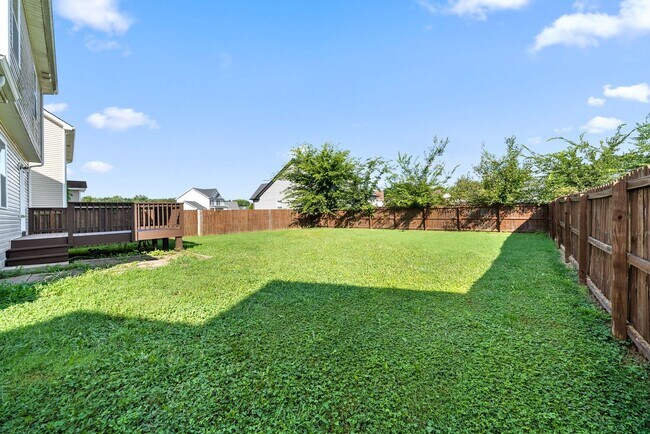 Building Photo - Large, Nice home close to Fort Campbell an...