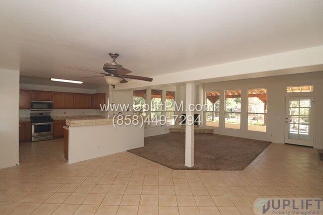 Building Photo - 4 Bedroom 2.5 Bath in San Diego Country Es...
