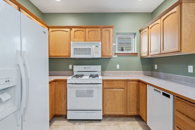 Building Photo - Detached Townhome in Kingston Meadows Community