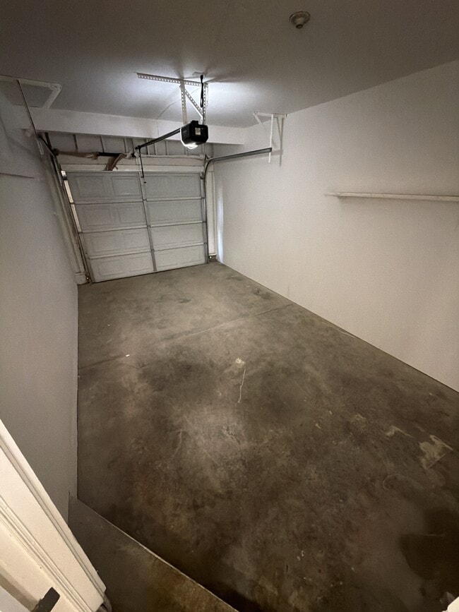 Building Photo - 250 N 11th Ct