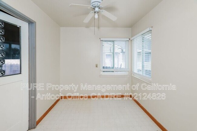 Building Photo - 2117 Biglow Dr