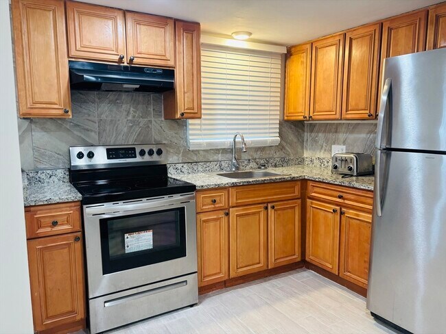 Building Photo - 55 Woodlawn Ave