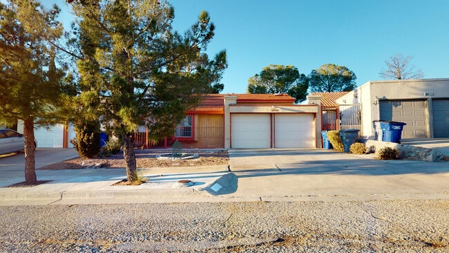 Building Photo - 909 Tepic Dr
