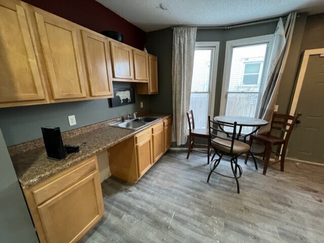 full size kitchen with newer appliances - 3040 Park Ave