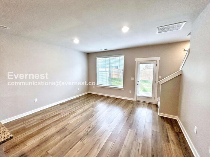 Building Photo - 1731 Frodo Wy