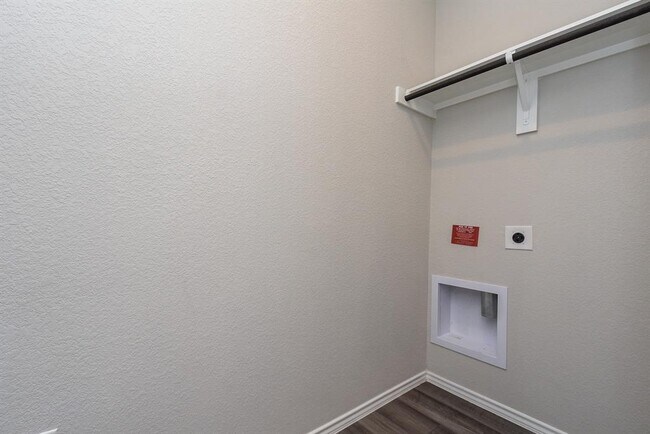 Building Photo - 9205 Inland Leather Ln