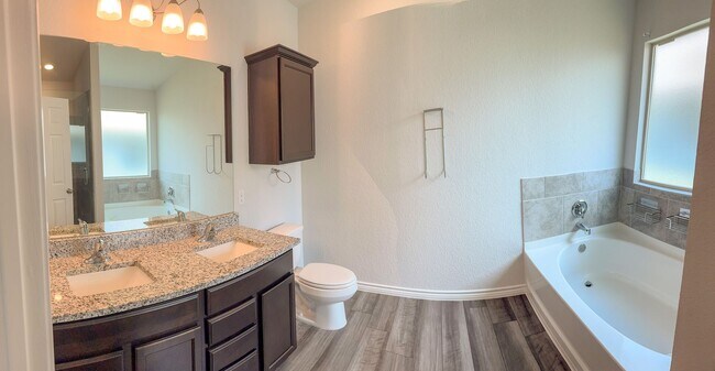 Building Photo - Available NOW This charming 1 story, 3 bed...