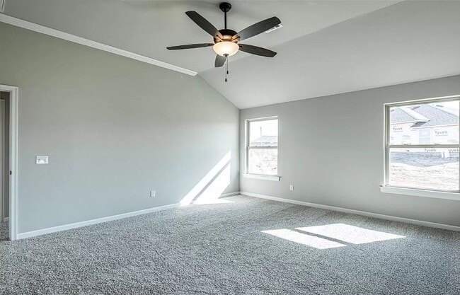 Building Photo - Beautiful 4 Bedroom Home 2 bathroom home!