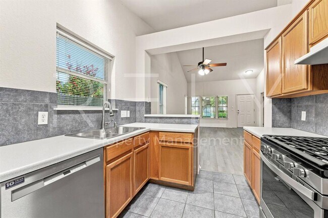 Building Photo - 103 Prairie Springs Loop