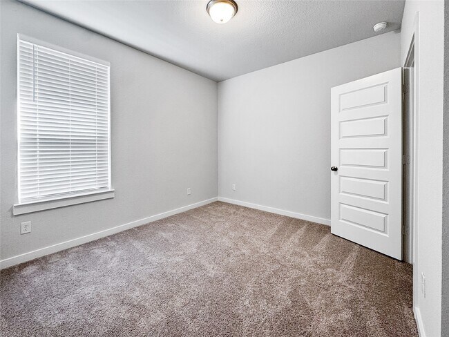 Building Photo - 7511 Bristlegrass Colony Ct