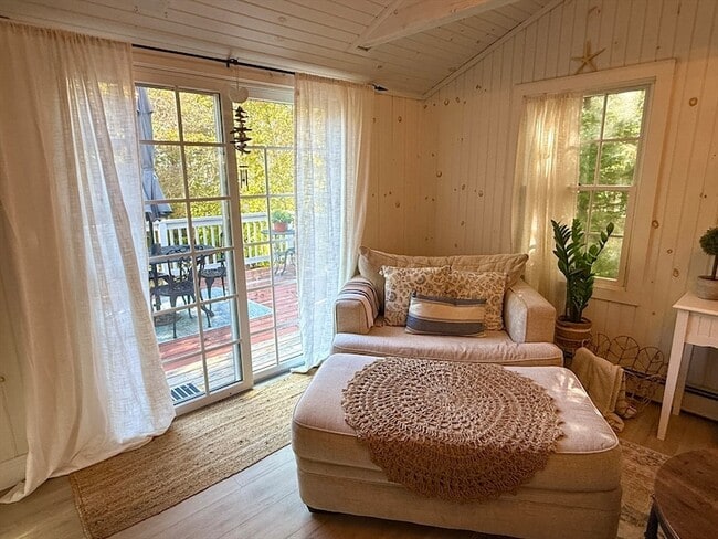 Building Photo - 28 Swan Lake Rd