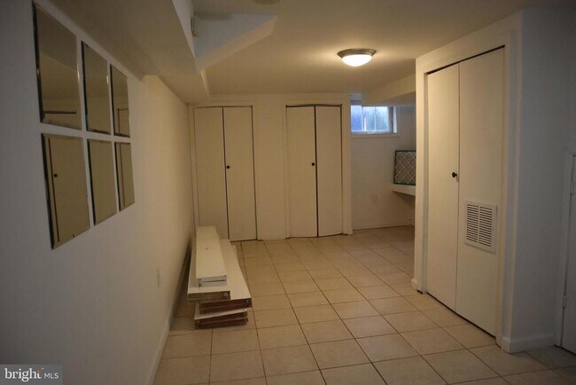 Building Photo - 36 E Wheeling St