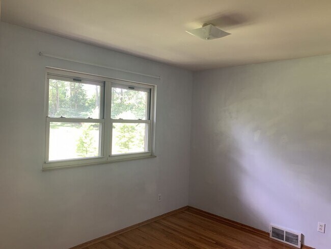 Building Photo - 8327 Lonkar