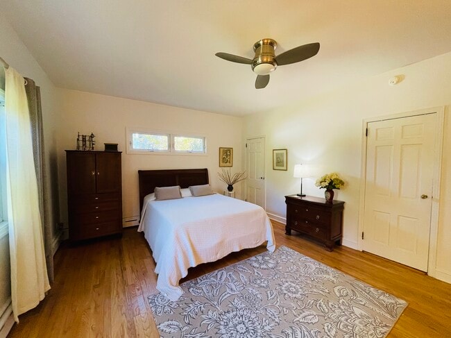 Building Photo - 805 2nd St N