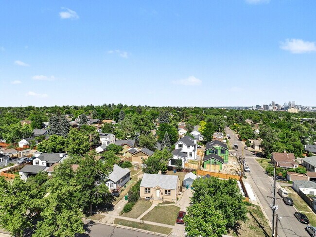 Building Photo - Charming 2-Bedroom Wheat Ridge Bungalow Near Sloan’s Lake - Available Now!