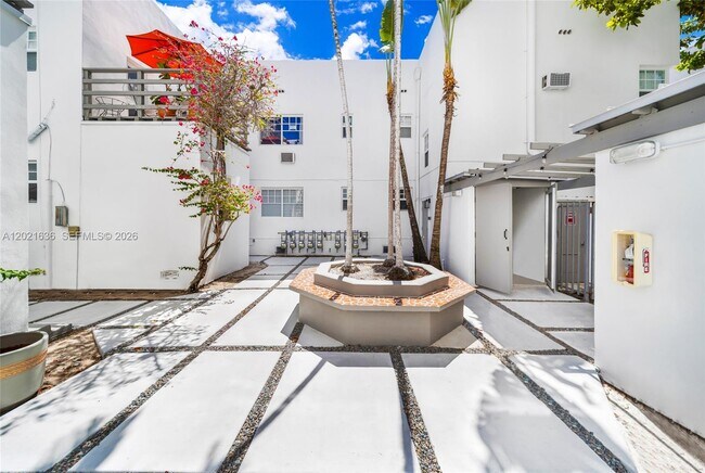 Building Photo - 408 25th St