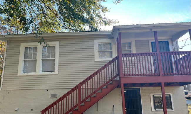 Building Photo - LIMITED TIME MOVE IN SPECIAL!! FIRST MONTH...