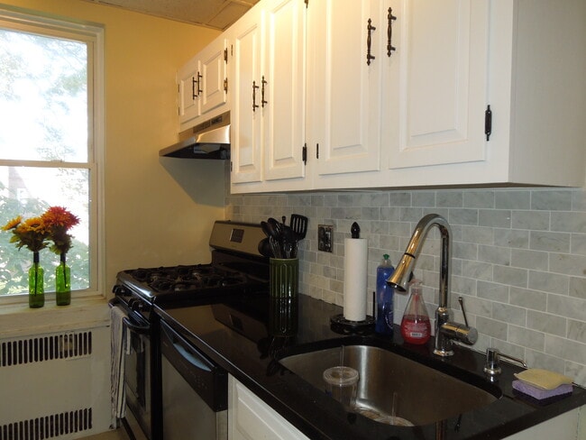 Building Photo - 70 Strawberry Hill Ave