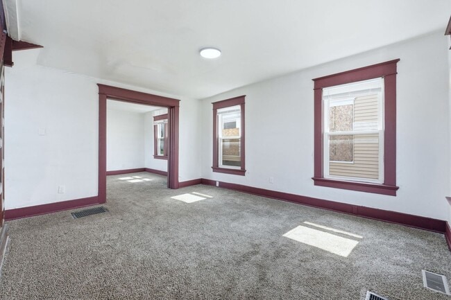 Building Photo - Modernized 3-Bedroom w/ New Furnace