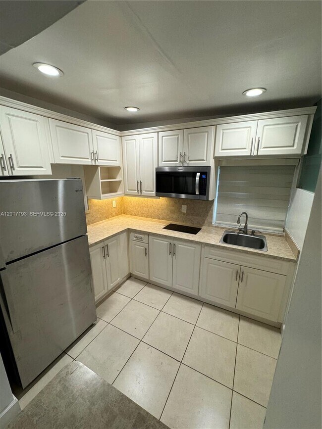 Building Photo - 235 SW 64th Ave
