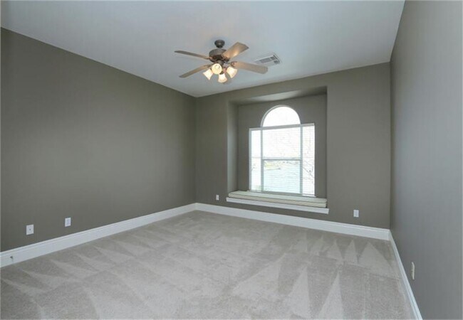 Building Photo - 6010 Stratford Gardens Dr