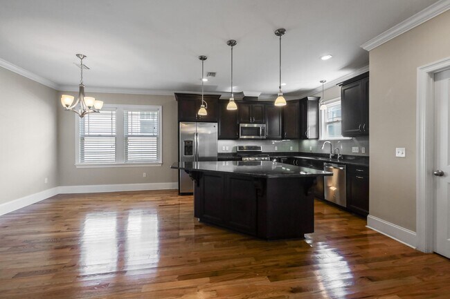 Building Photo - 2561 Lantana Ln