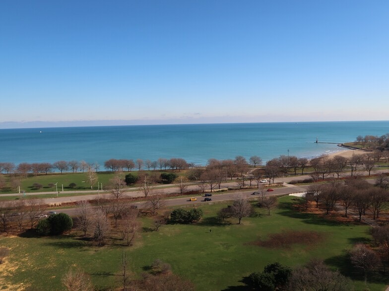 Building Photo - 5415 N Sheridan Rd