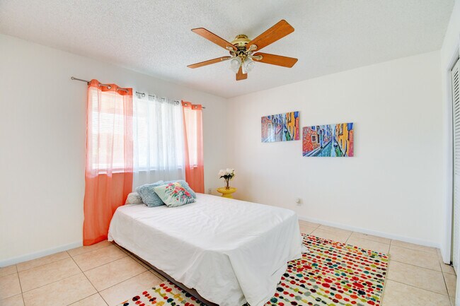 Building Photo - 420 NE 17th Ave