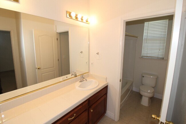 Building Photo - 2475 Deauville Cir