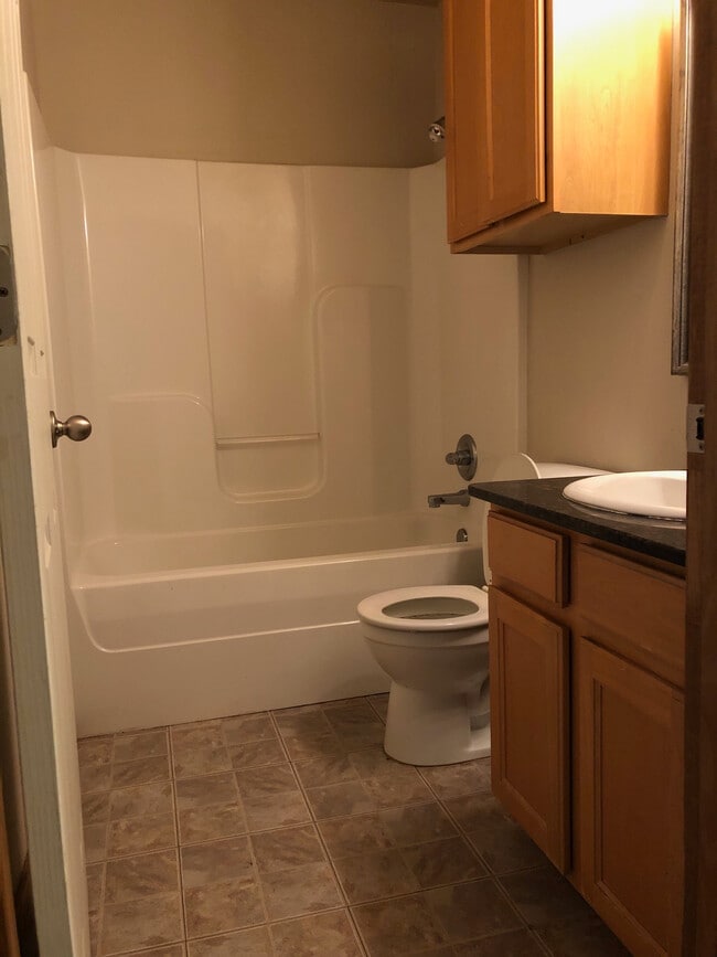 Building Photo - 102 S East St