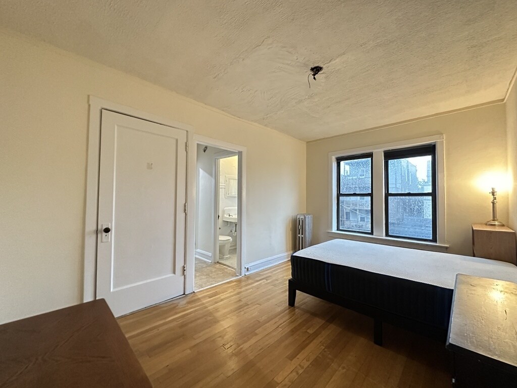 Building Photo - 3310 W Schubert Ave