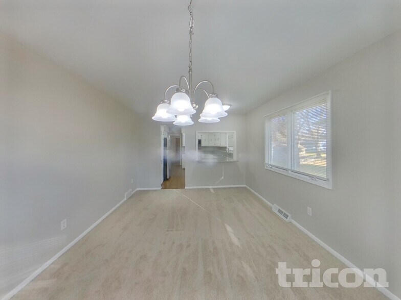 Building Photo - 931 Market St S