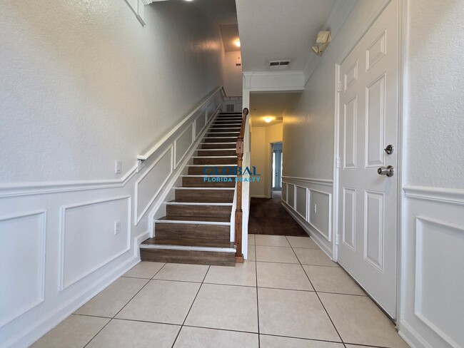 Building Photo - 3Bdrm Townhome -- Gated Community of Vista...