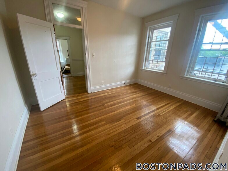Building Photo - 5 Walbridge St