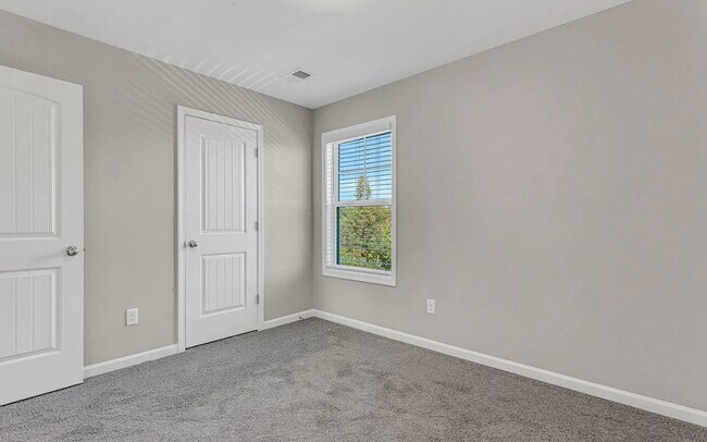 Building Photo - Stunning 3/2.5 Townhome Available Now!