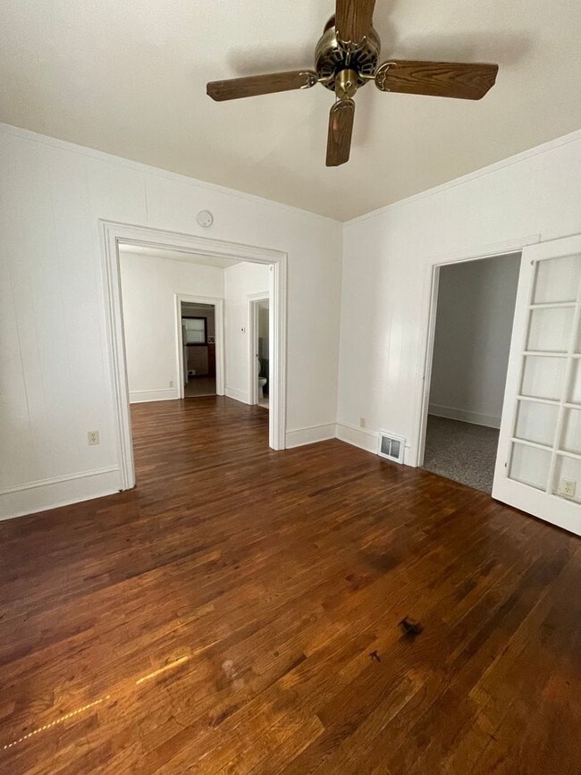 Building Photo - 1-BR Home in Elkhart Across from Weston Park