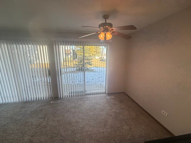 Building Photo - 690 Greenfield Ct