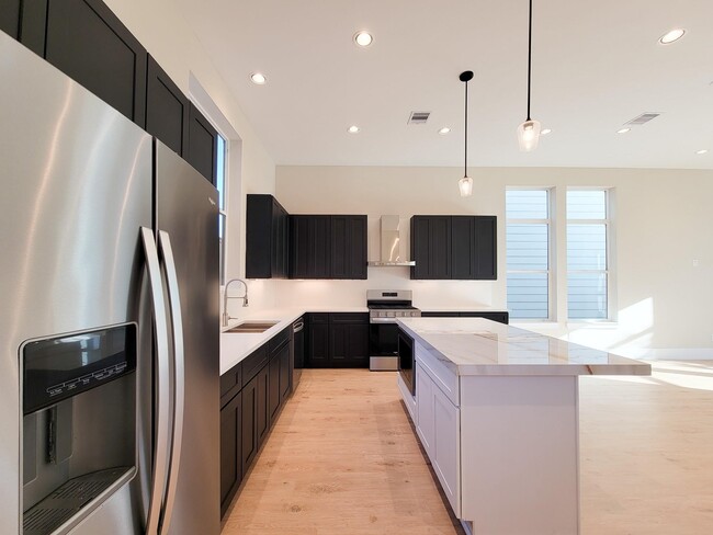 Building Photo - 5613 Leonard St