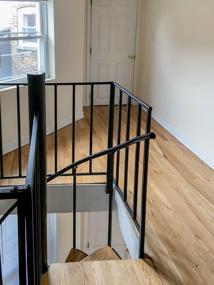 Building Photo - 2318 N Southport Ave